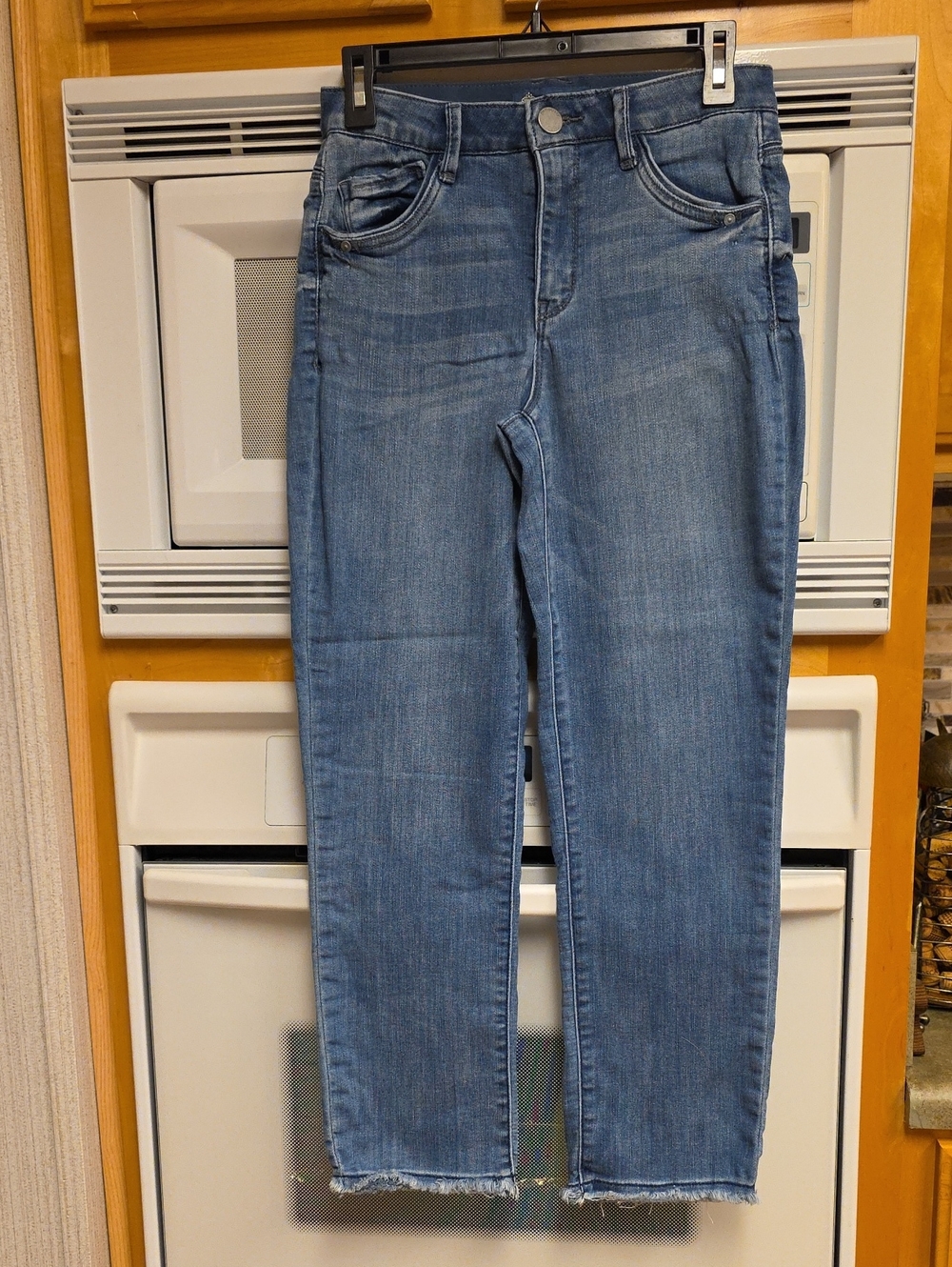 Democracy "Ab"Solution Cropped Ankle Jeans in Medium Blue Wash, Size 4